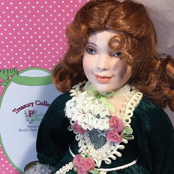 NIB Paradise Galleries Porcelain Doll Ivy - Picture 3 of 16